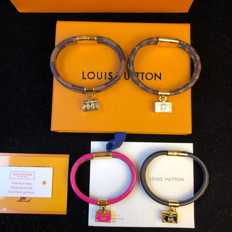 Louis Vuitton Brassie Quipu It Twice Trunk Motif 18K Gold Bracelet