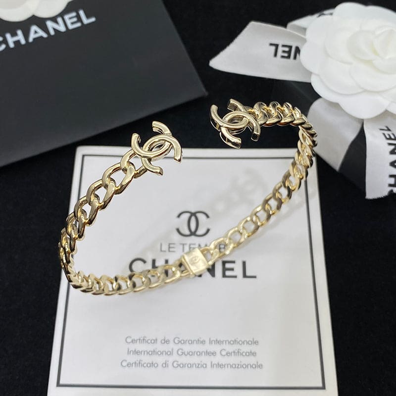 Chanel Interlocking Cuff Logo Choker 18K Gold Necklace