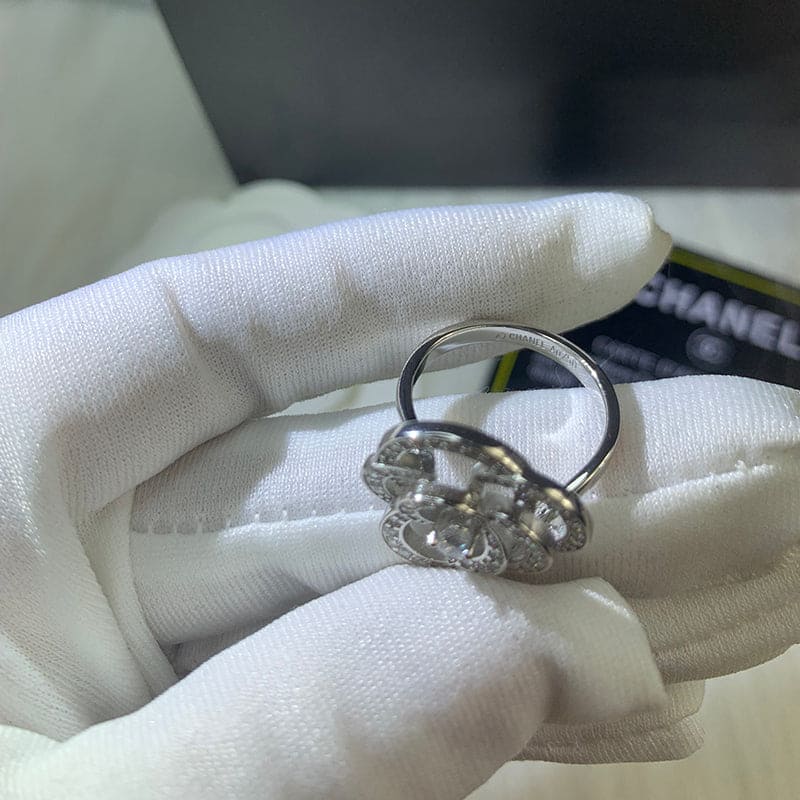 Chanel Fil De Cam ̈¦lia 18K Gold Ring