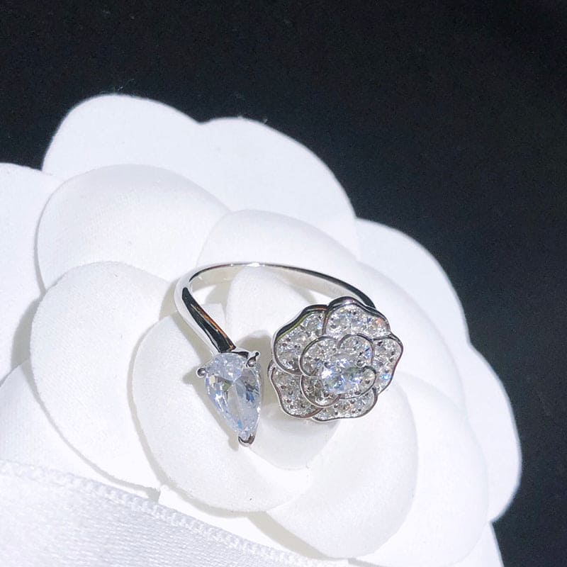 Chanel Diamond Camelia Precieux 18K Gold Ring