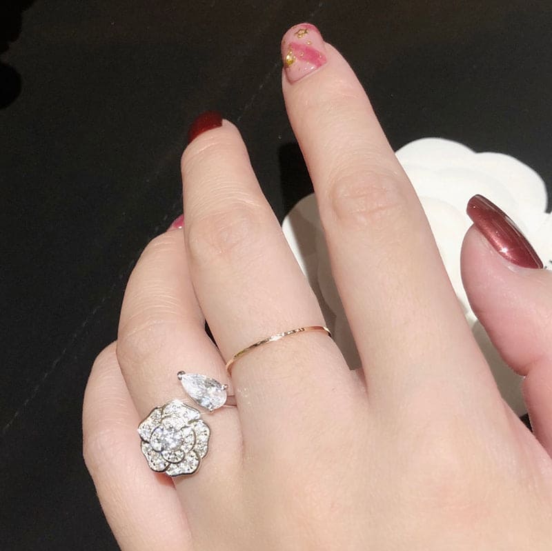 Chanel Diamond Camelia Precieux 18K Gold Ring