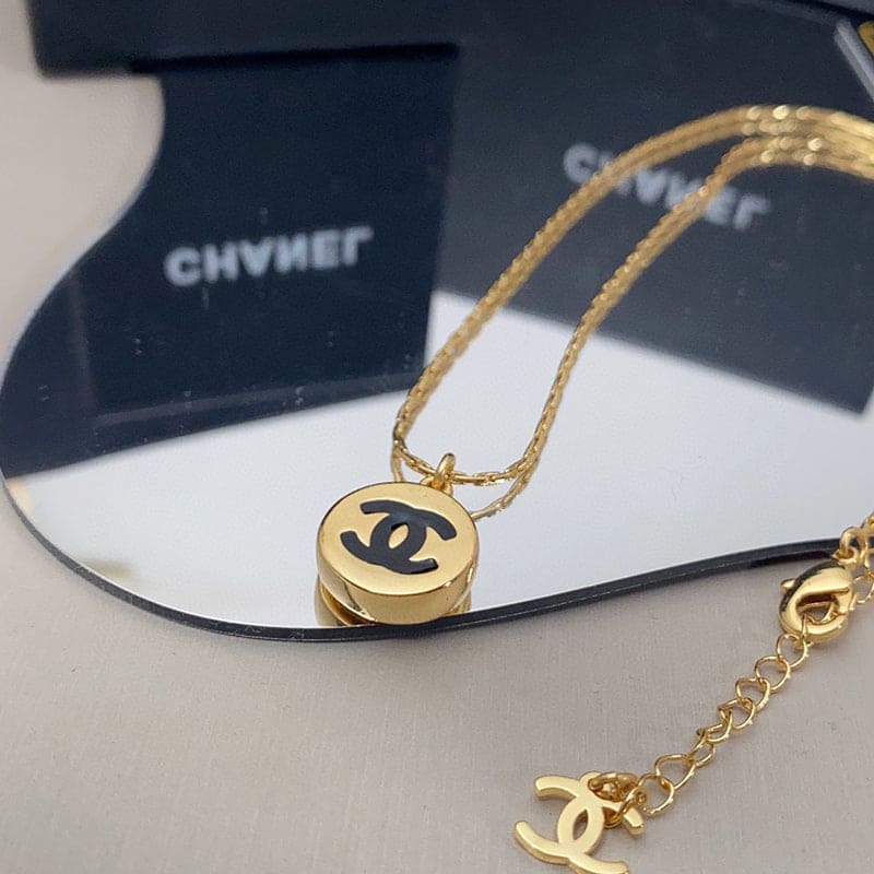 Chanel Pendant 18K Gold Necklace