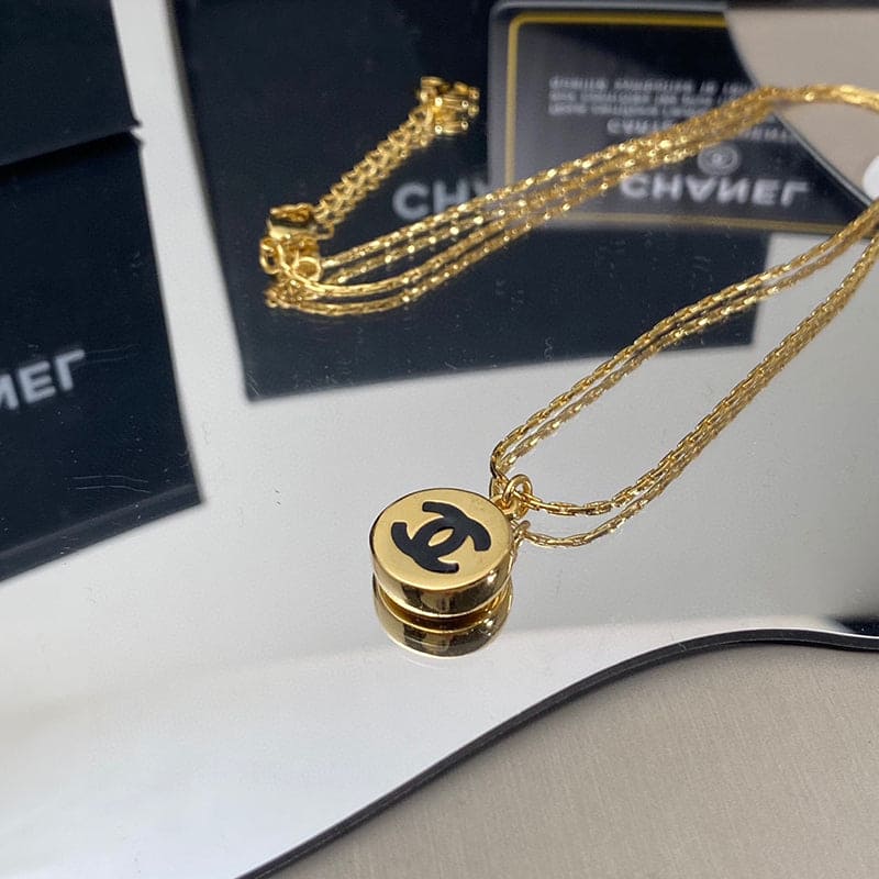 Chanel Pendant 18K Gold Necklace
