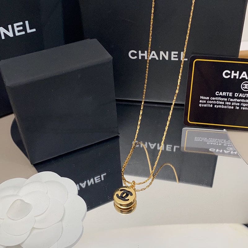 Chanel Pendant 18K Gold Necklace