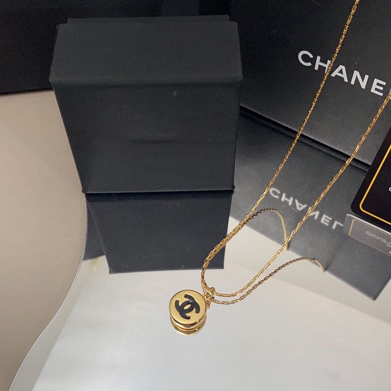 Chanel Pendant 18K Gold Necklace