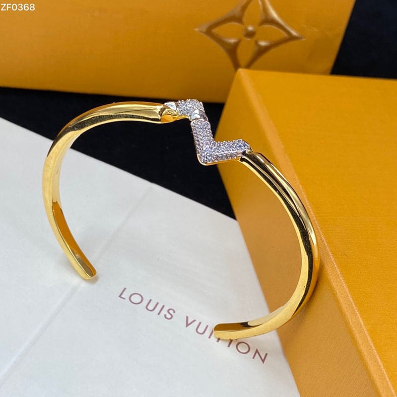 Louis Vuitton Volt Upside Down Diamond 18K Gold Bracelet