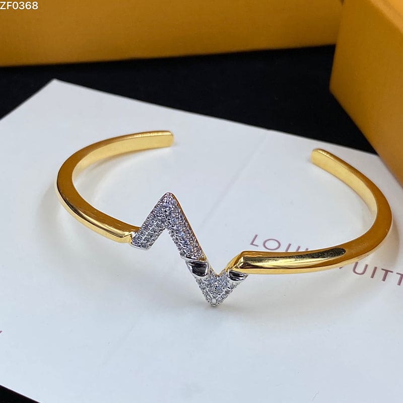 Louis Vuitton Volt Upside Down Diamond 18K Gold Bracelet