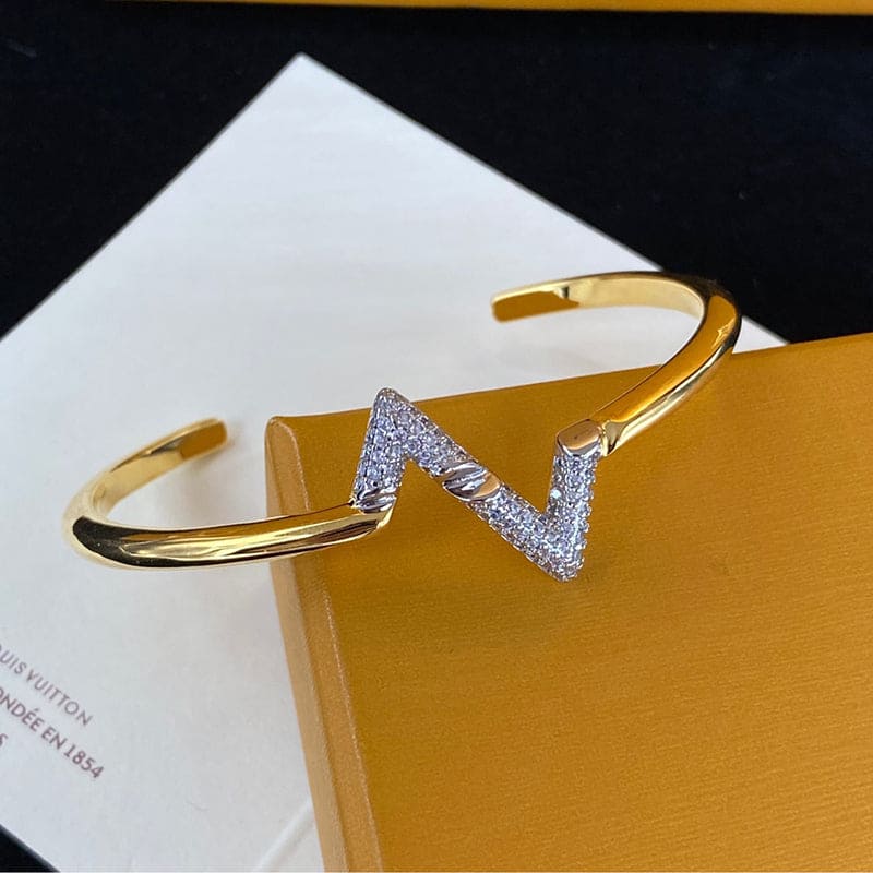 Louis Vuitton Volt Upside Down Diamond 18K Gold Bracelet