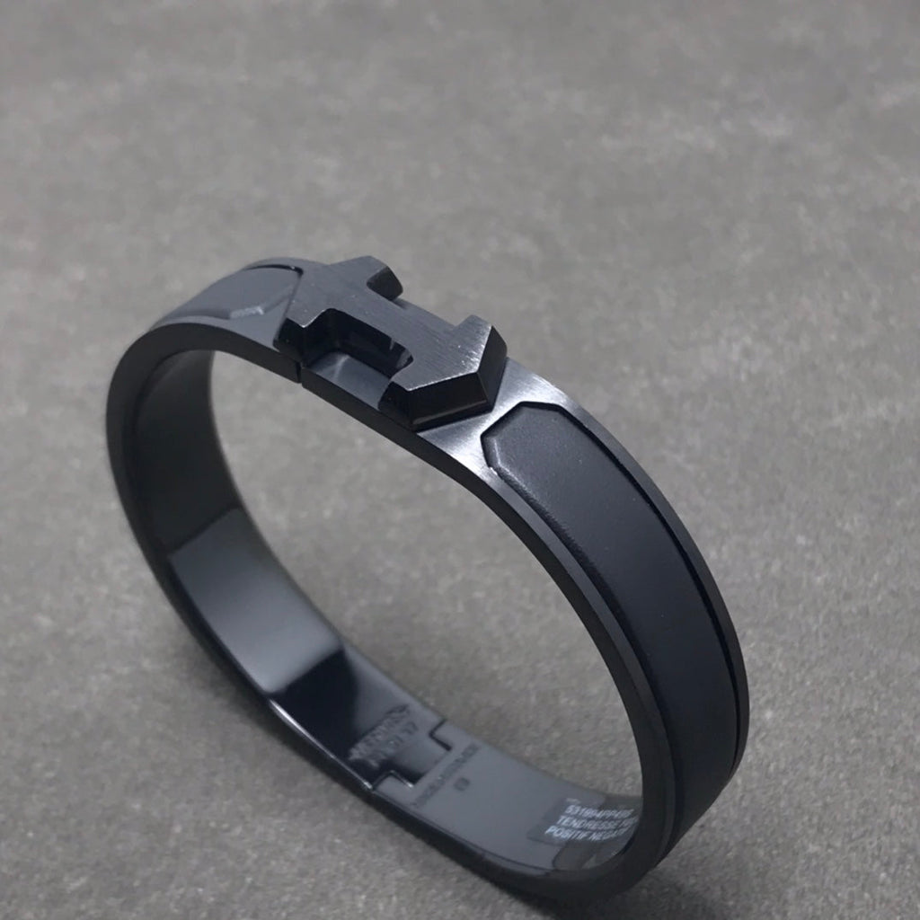 Hermes Super Black 18K Gold Bracelet