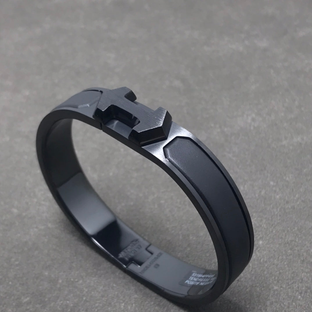 Hermes Super Black 18K Gold Bracelet