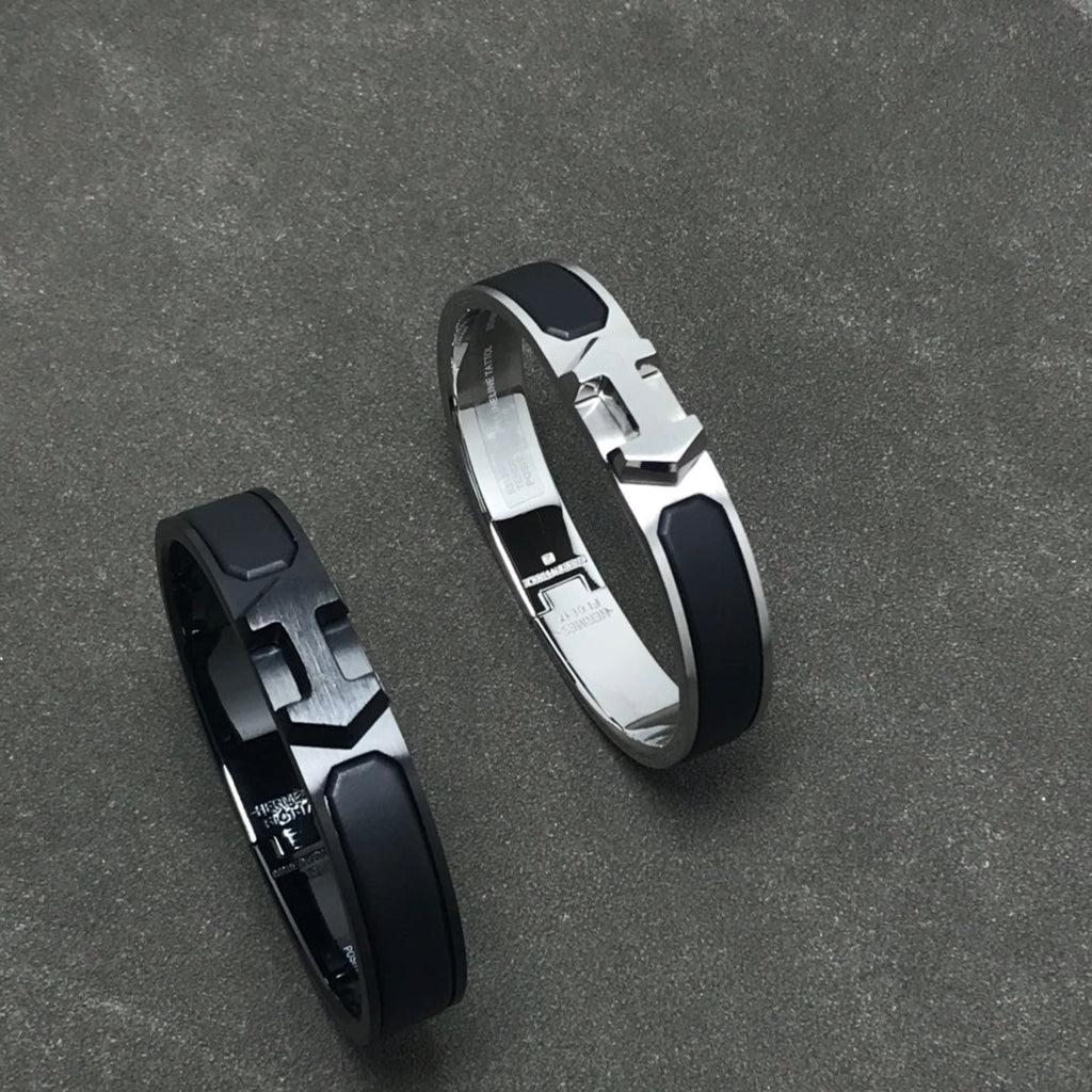 Hermes Super Black 18K Gold Bracelet