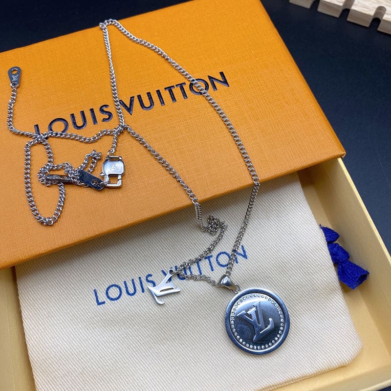 Louis Vuitton Catch Pendant 18K Gold Necklace