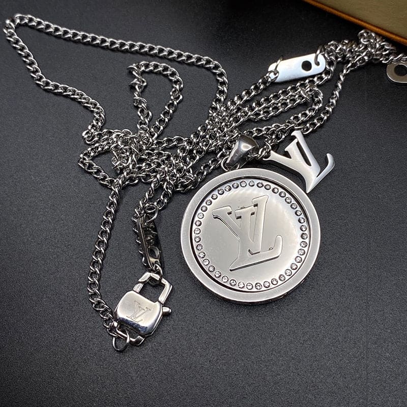 Louis Vuitton Catch Pendant 18K Gold Necklace