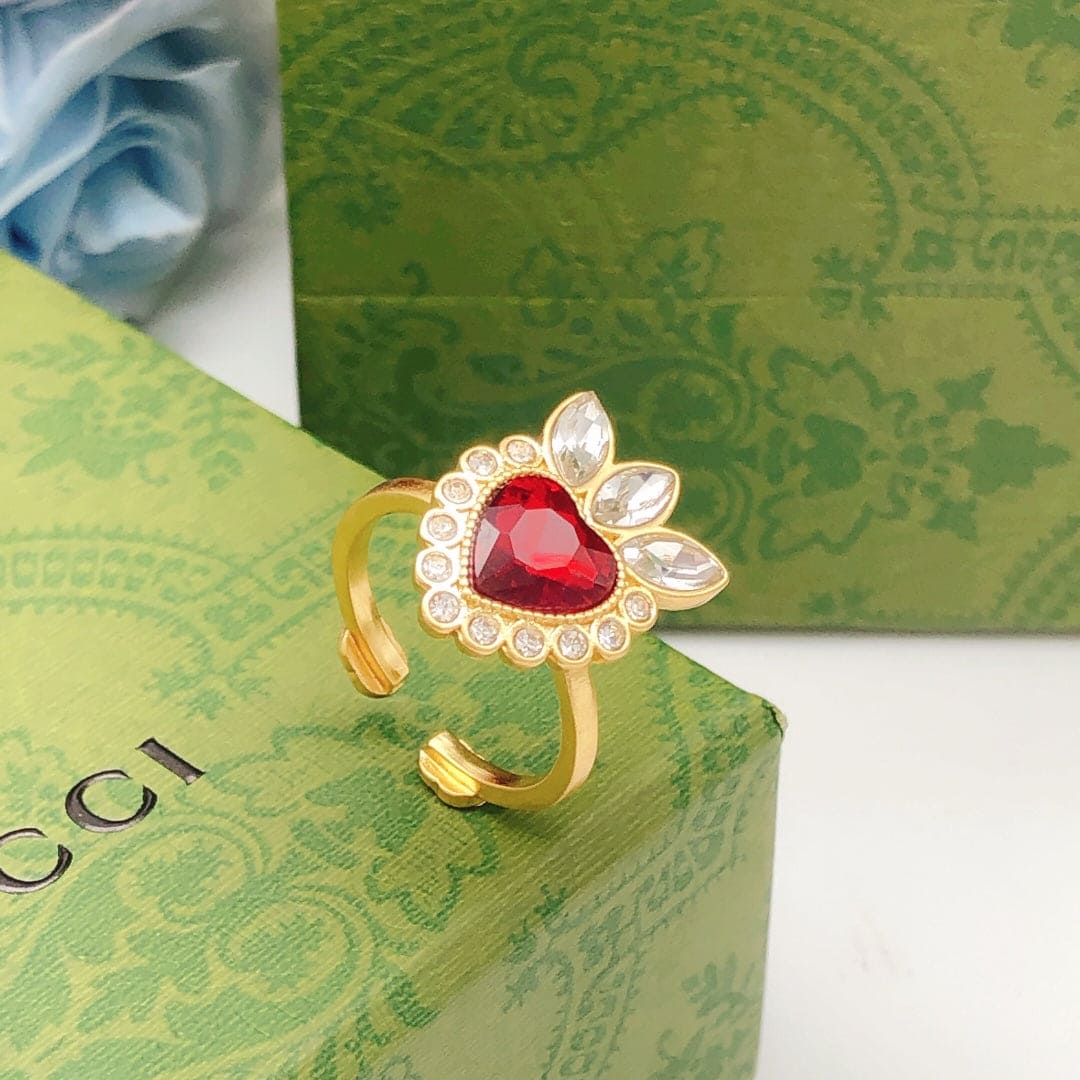Gucci Double Crystal Heart 18K Gold Ring