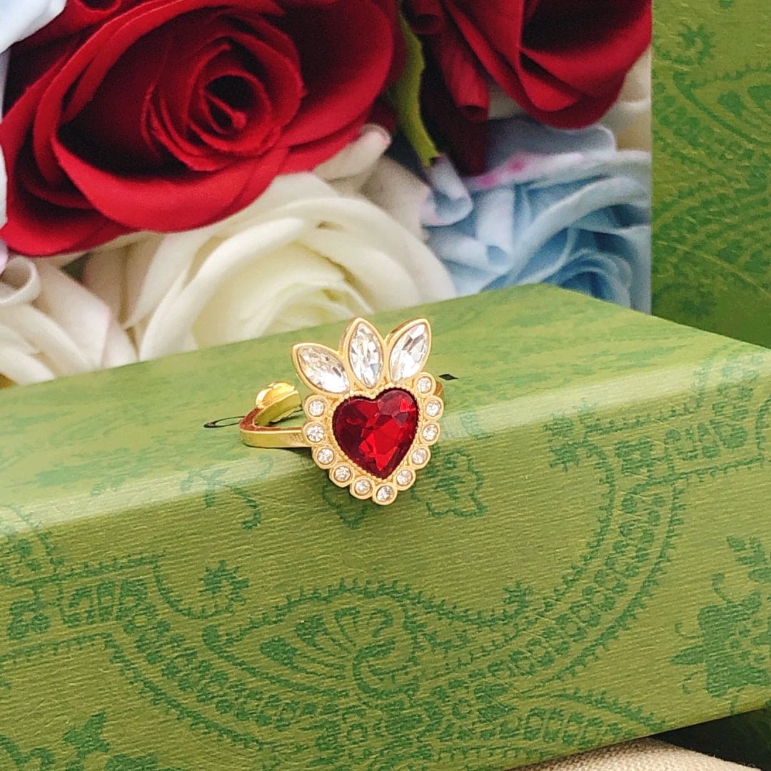 Gucci Double Crystal Heart 18K Gold Ring