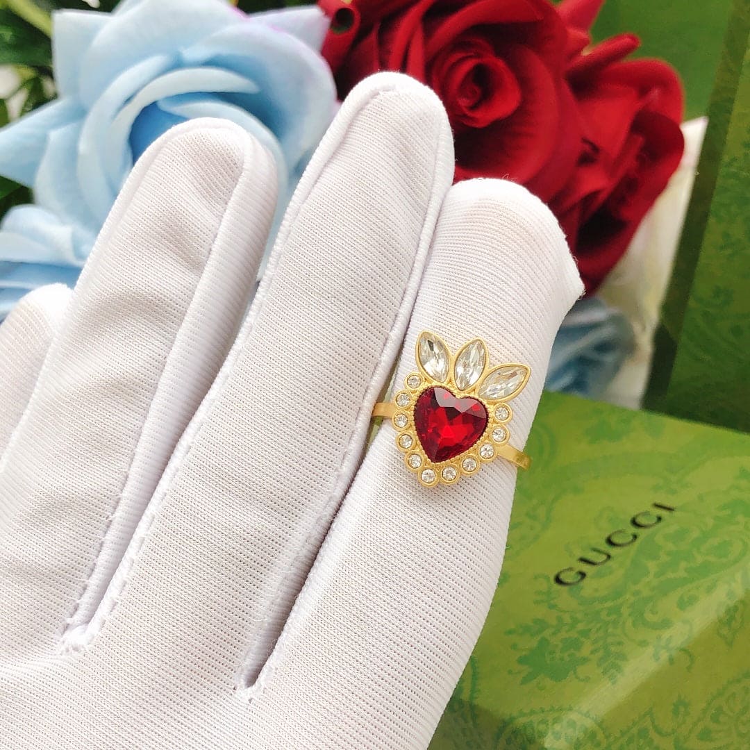 Gucci Double Crystal Heart 18K Gold Ring