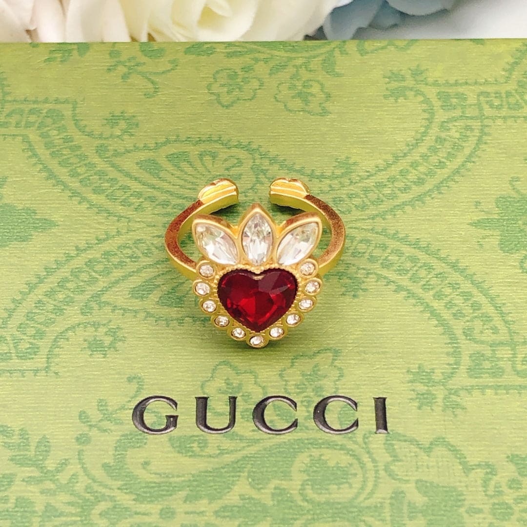 Gucci Double Crystal Heart 18K Gold Ring