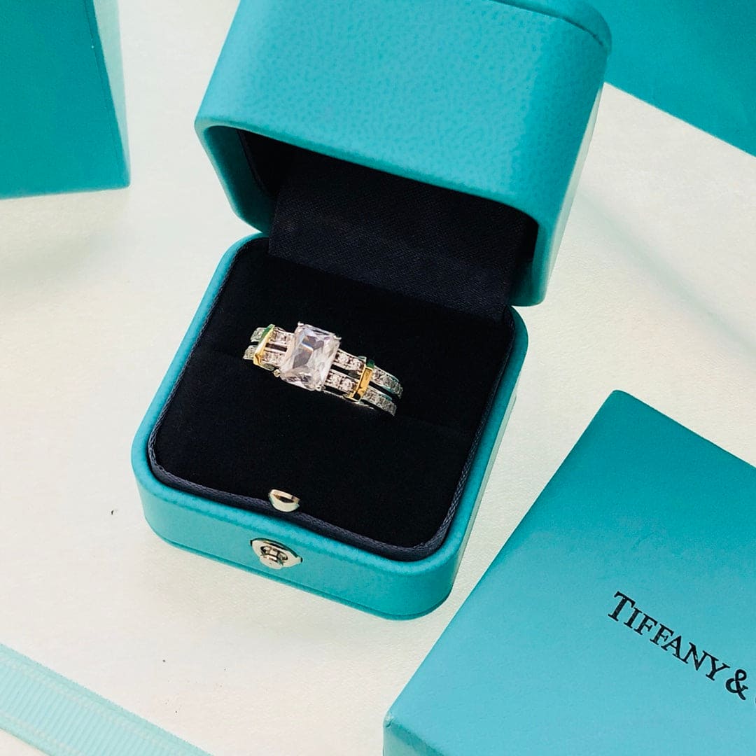 Tiffany Diamonds 18K Gold Ring