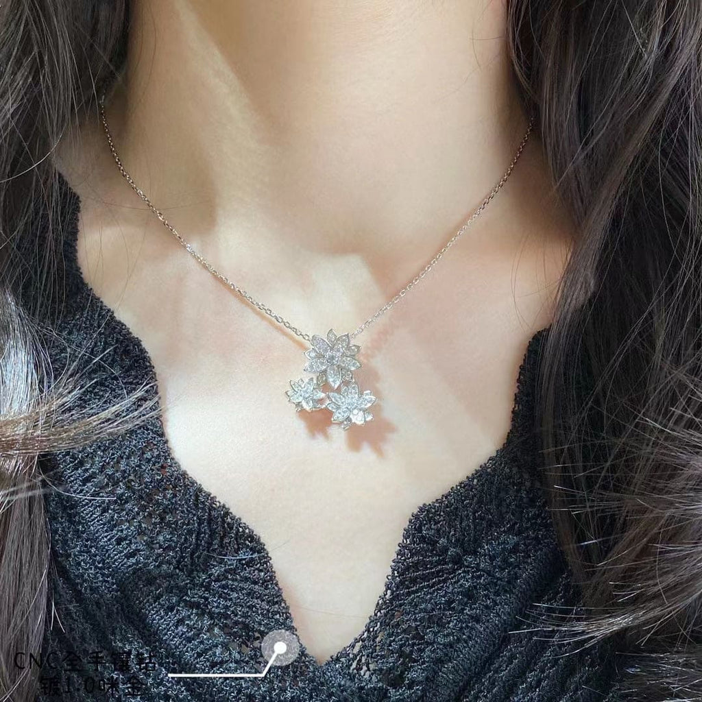 Three Flowers Lotus 18K Gold Necklace