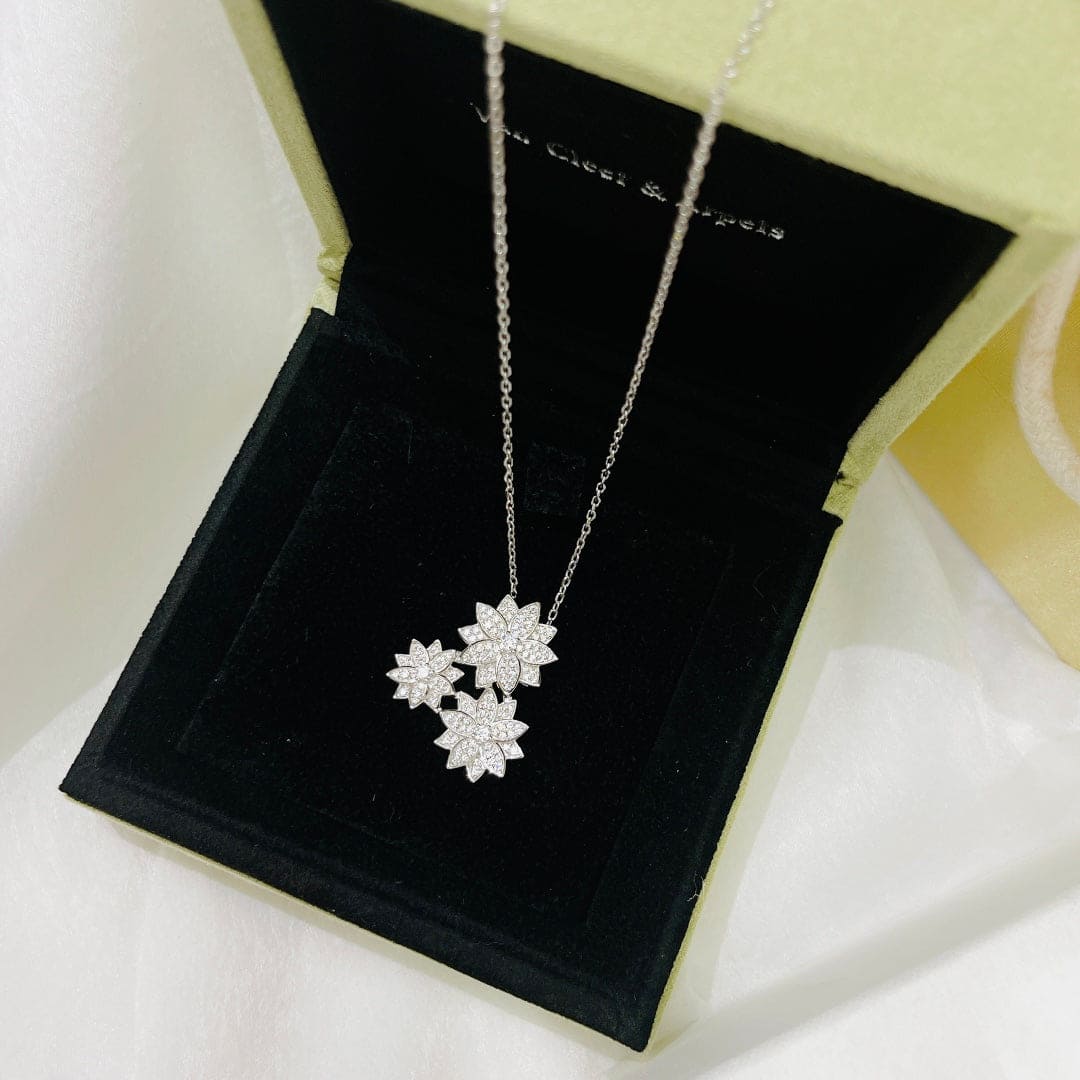 Three Flowers Lotus 18K Gold Necklace