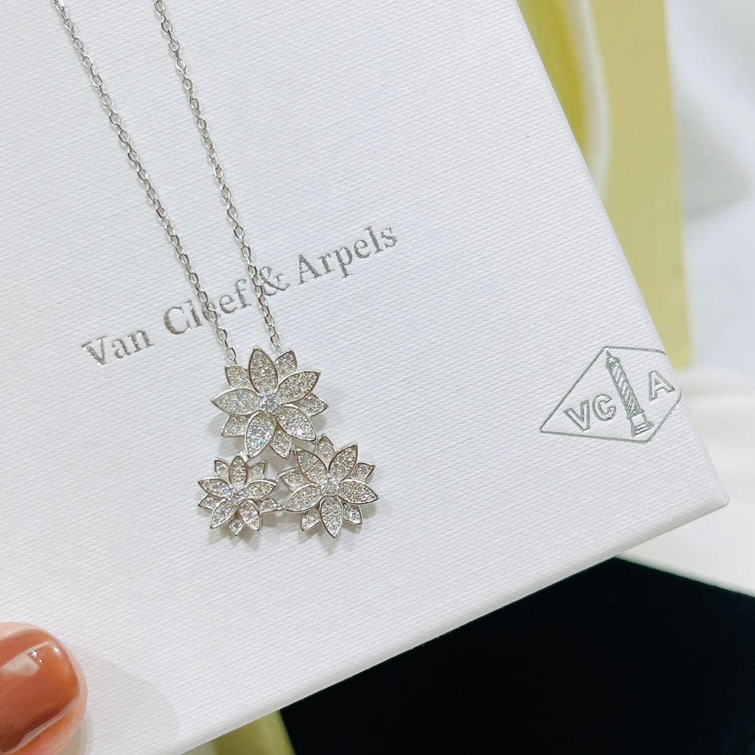 Three Flowers Lotus 18K Gold Necklace