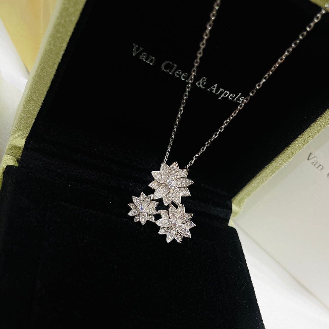 Three Flowers Lotus 18K Gold Necklace