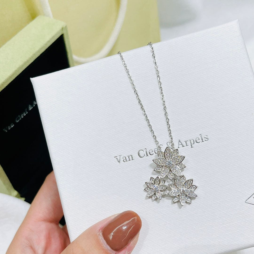 Three Flowers Lotus 18K Gold Necklace