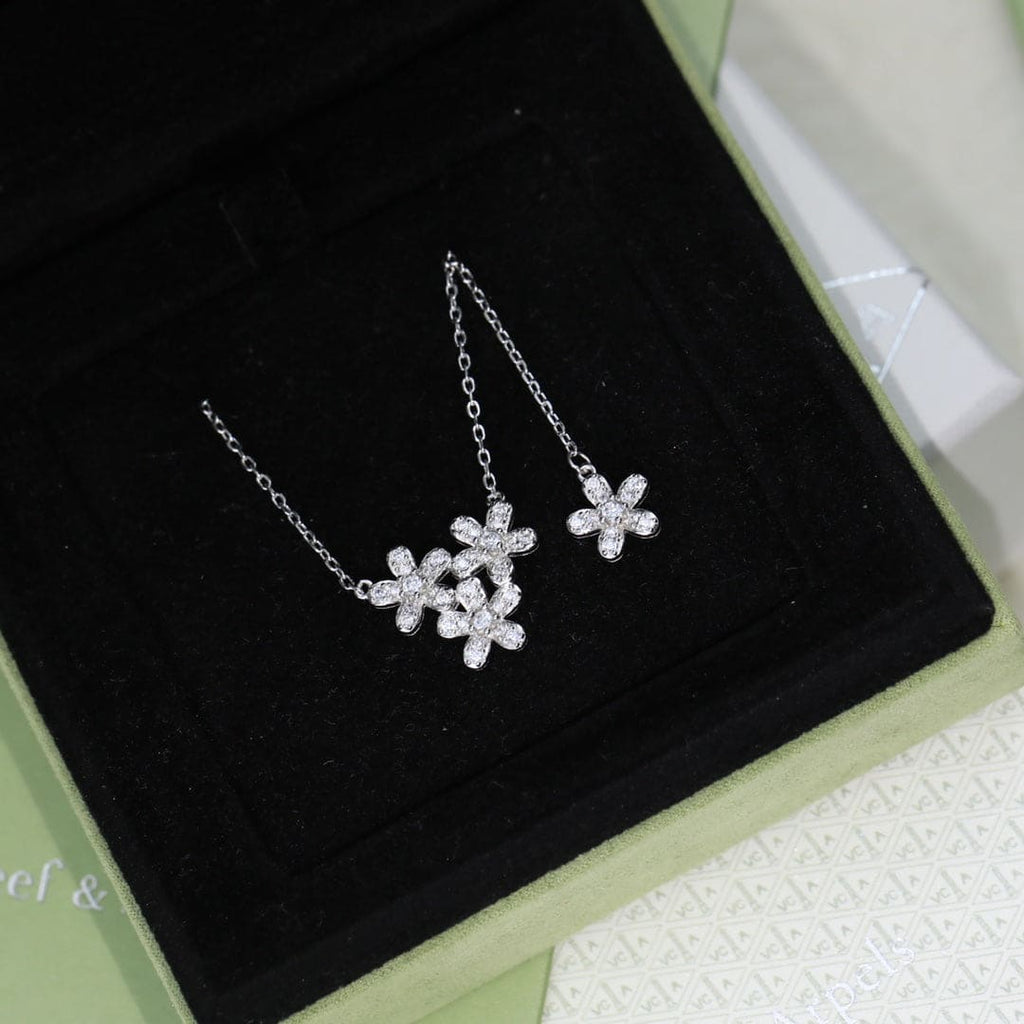 Three Flowers Socrate 18K Gold Necklace