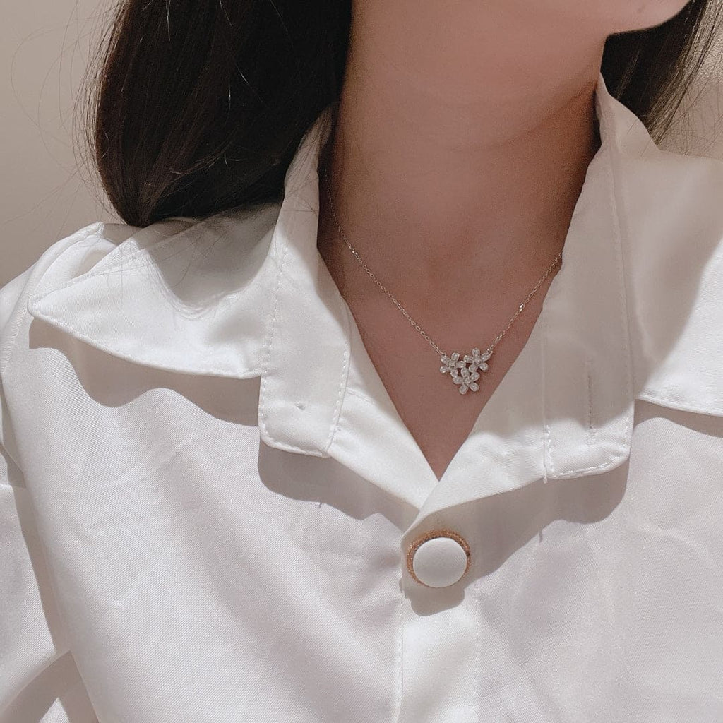 Three Flowers Socrate 18K Gold Necklace