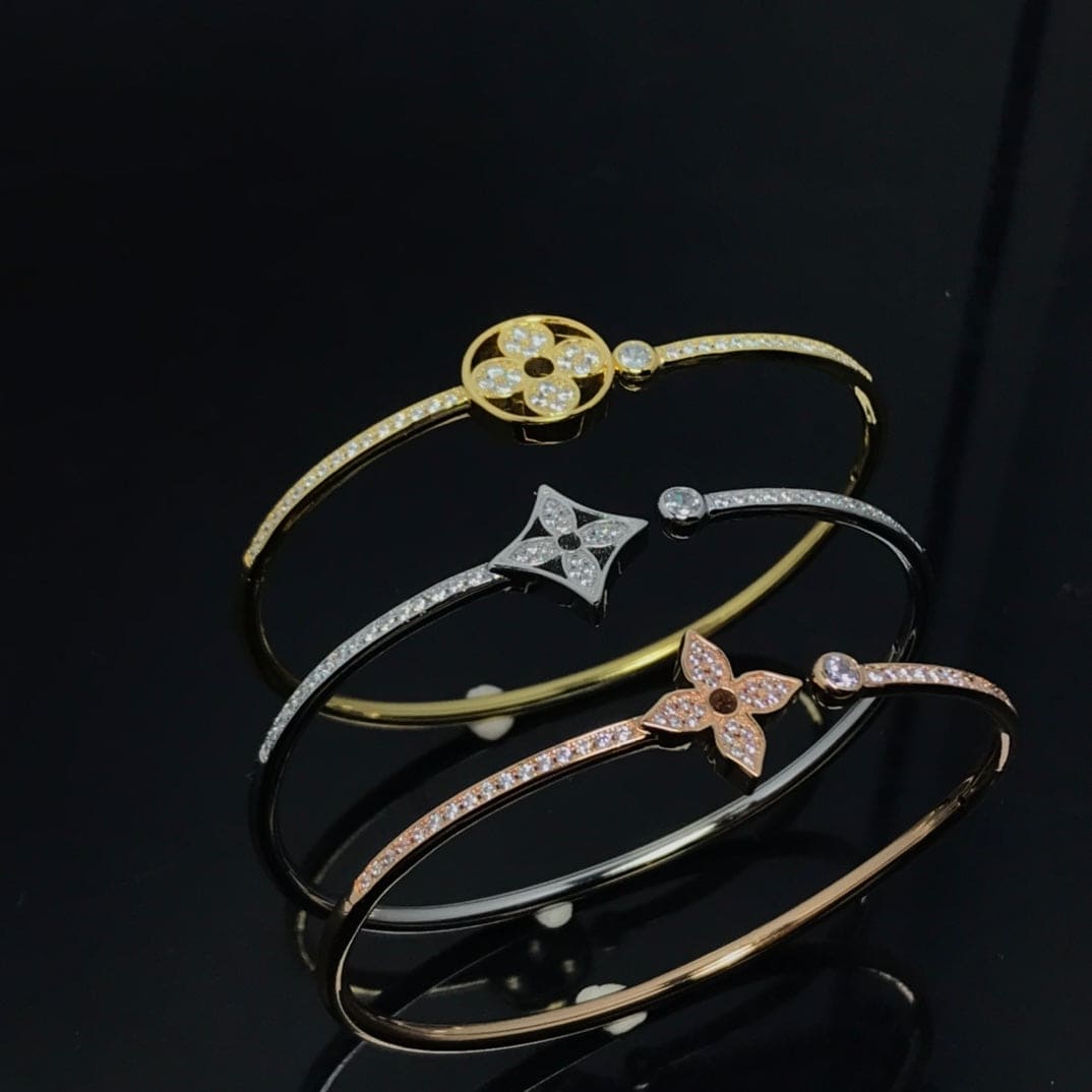 Louis Vuitton Idylle Blossom Twist 18K Gold Bracelet