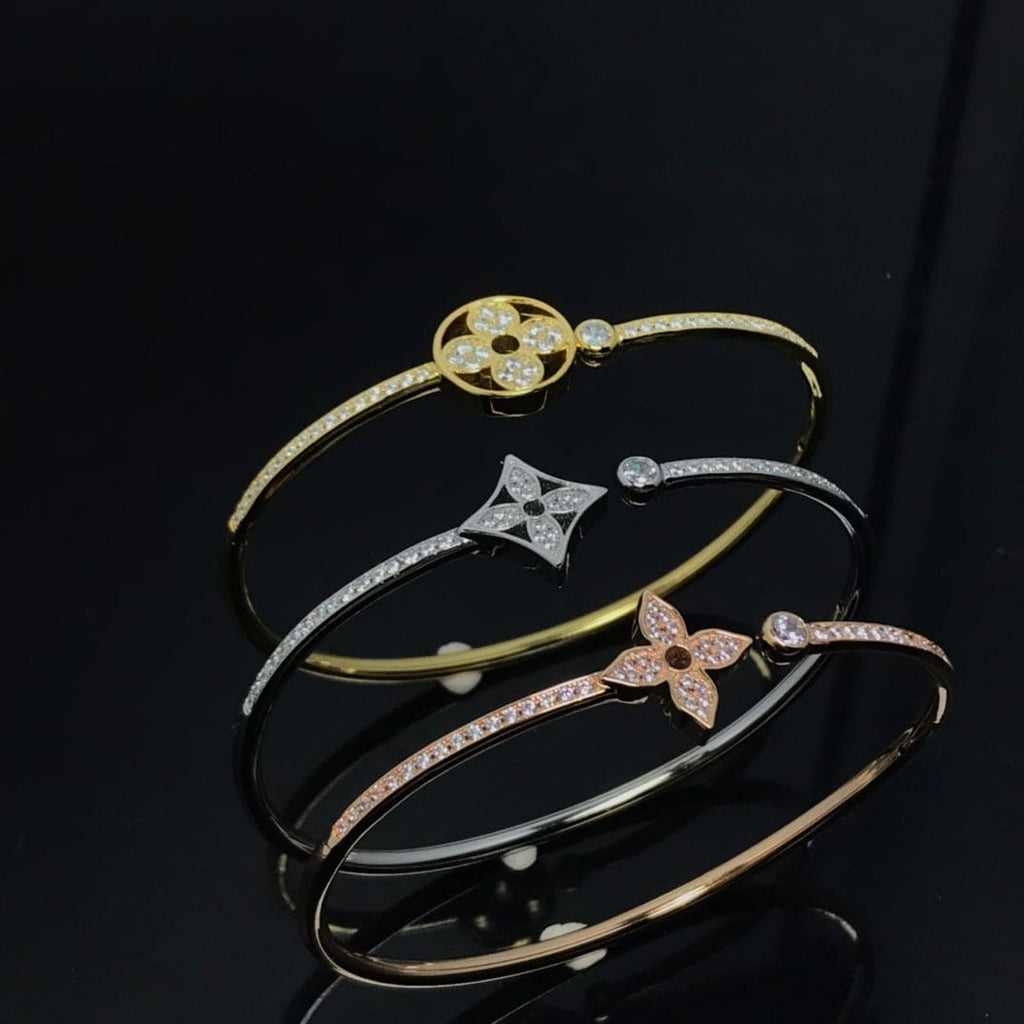 Louis Vuitton Idylle Blossom Twist 18K Gold Bracelet