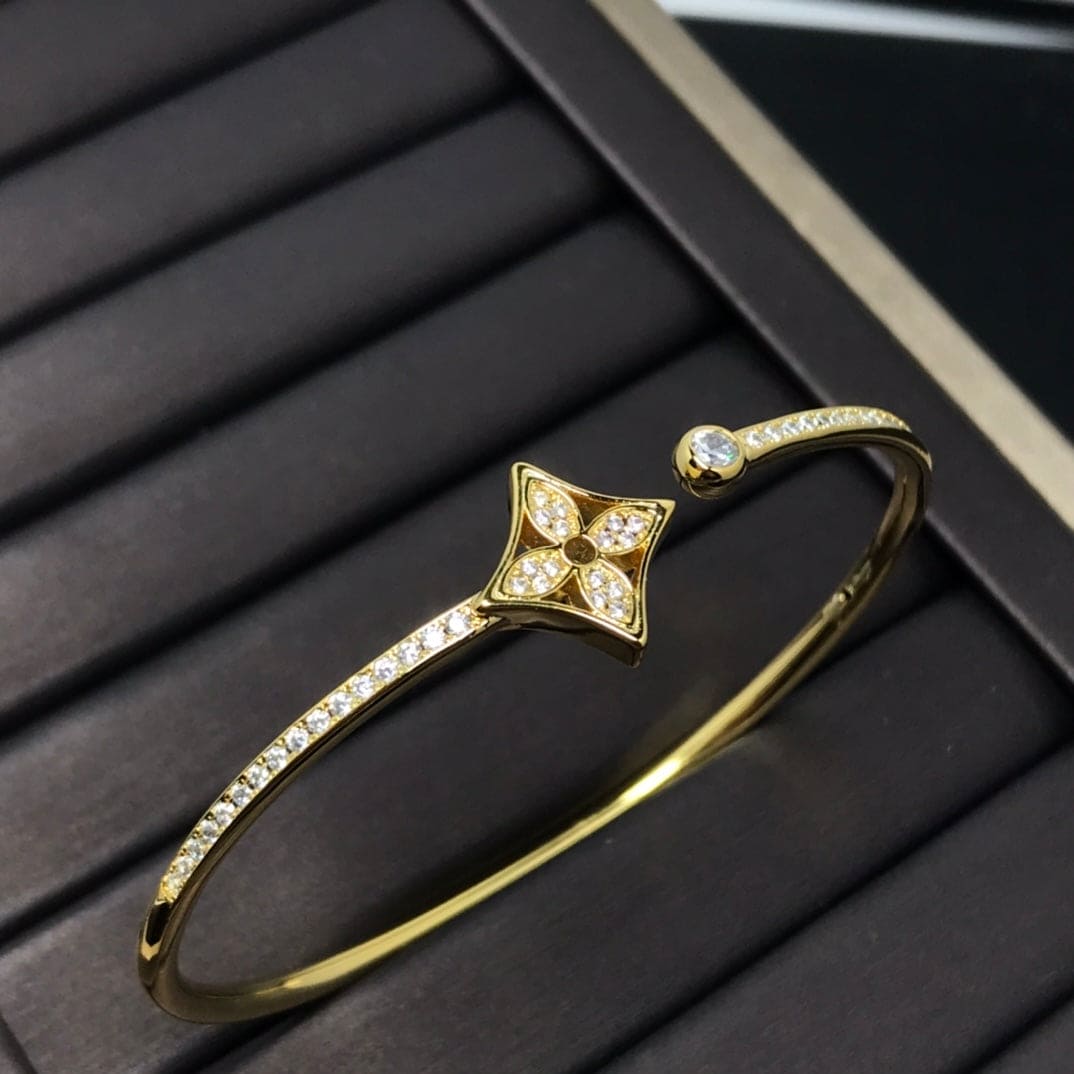 Louis Vuitton Idylle Blossom Twist 18K Gold Bracelet