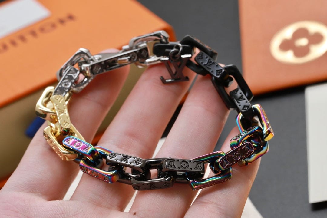 Louis Vuitton Street Style Chain 18K Gold Bracelet