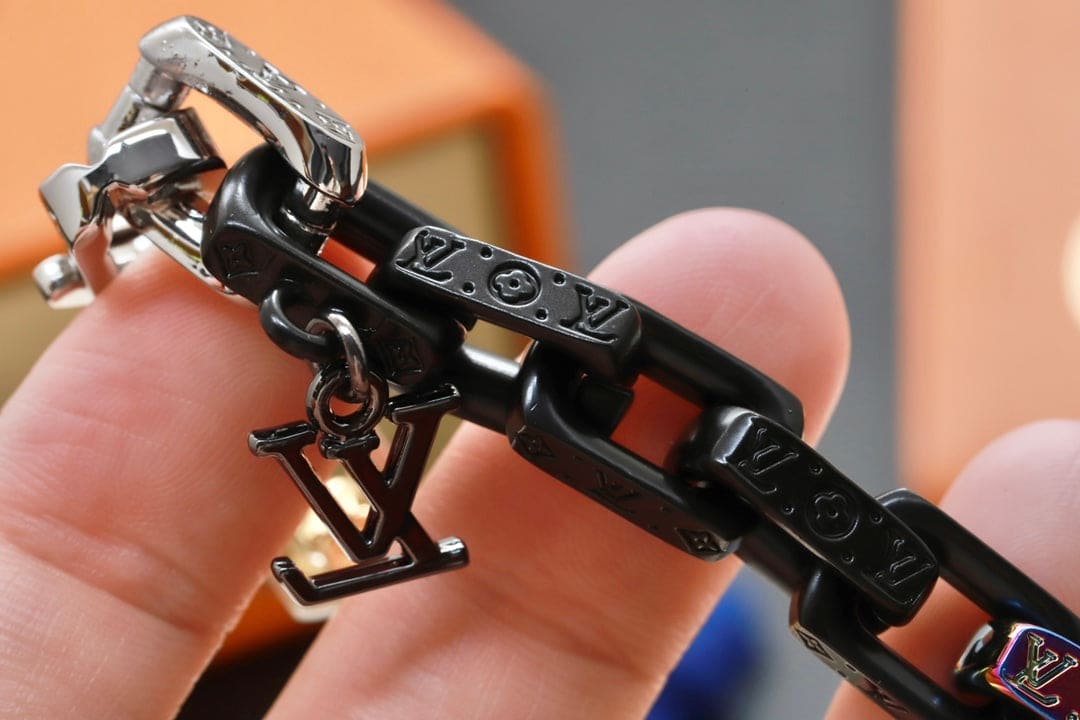 Louis Vuitton Street Style Chain 18K Gold Bracelet