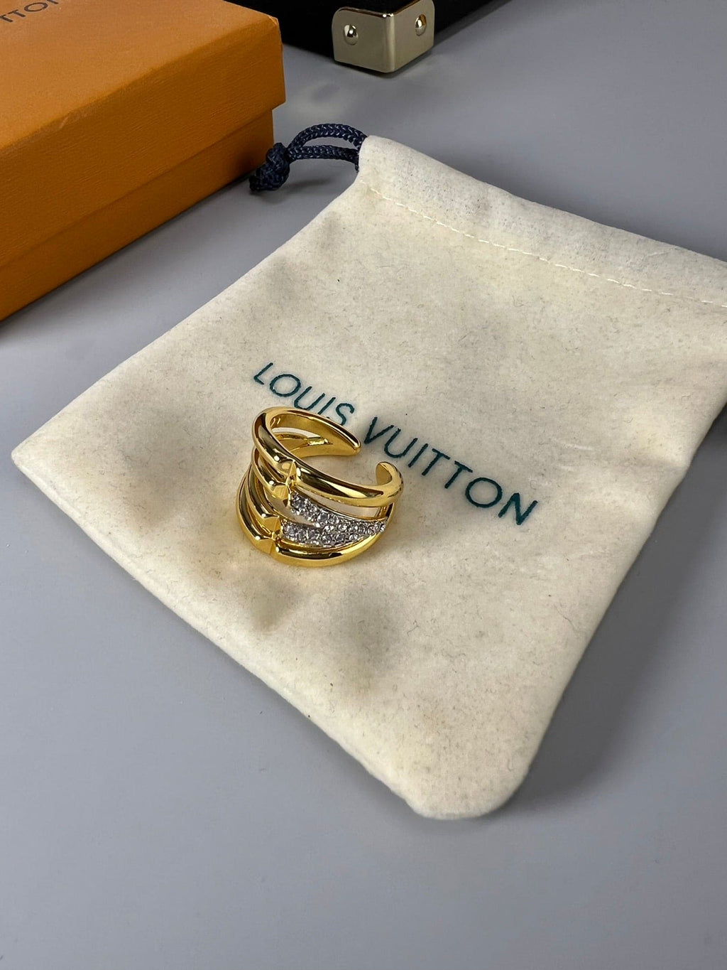 Louis Vuitton Volt Upside Down Diamonds 18K Gold Ring