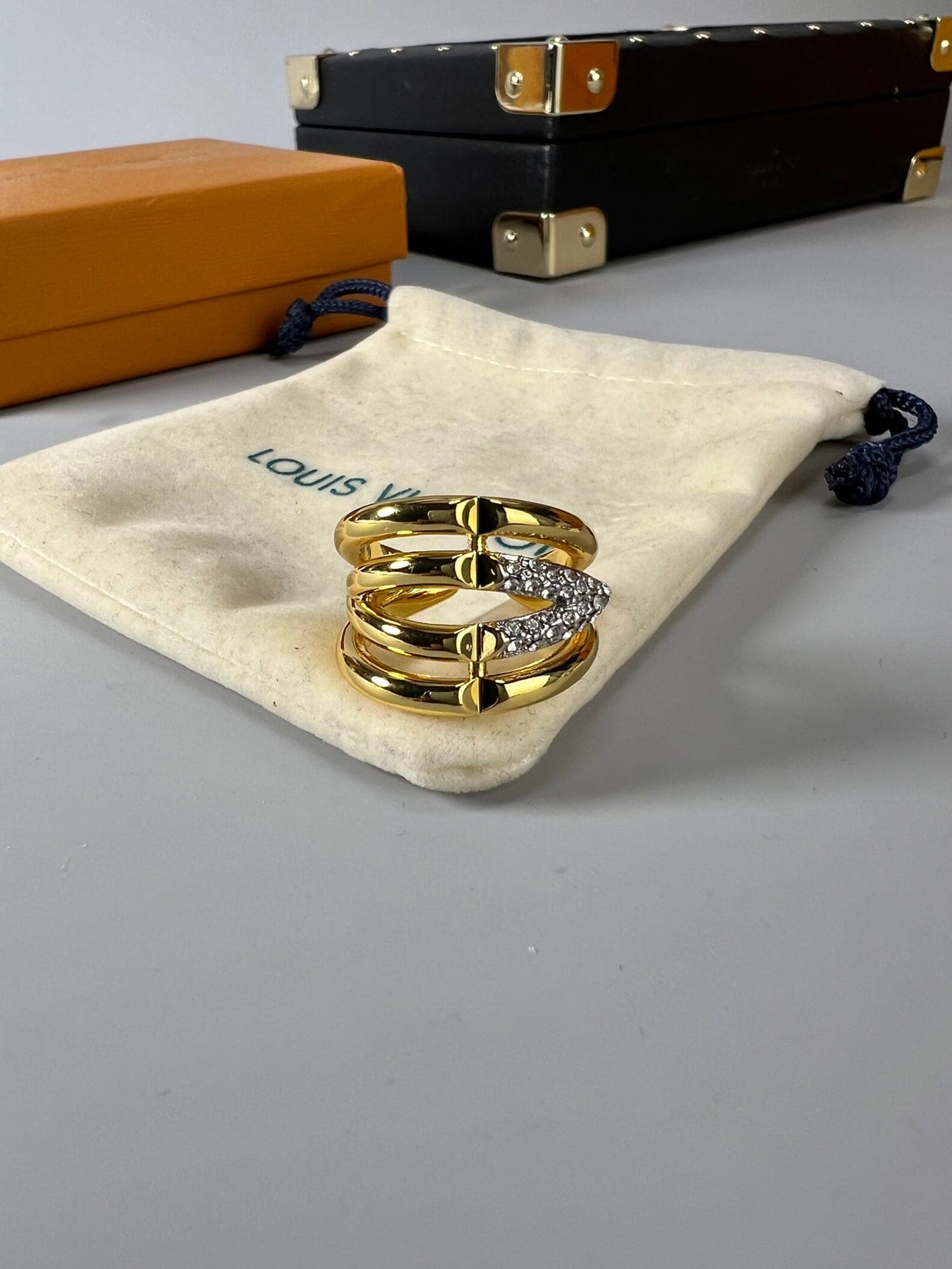 Louis Vuitton Volt Upside Down Diamonds 18K Gold Ring