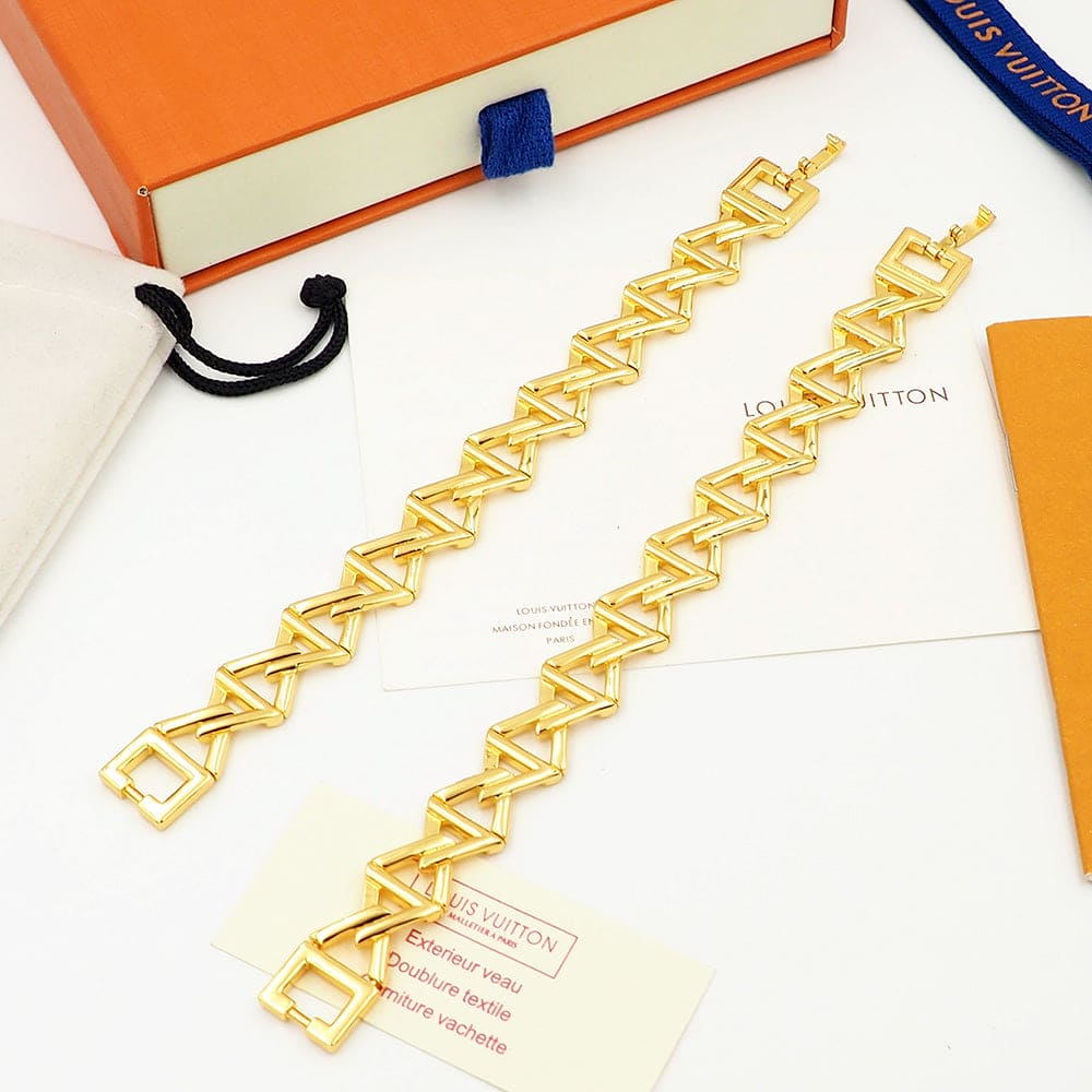 Louis Vuitton Volt Curb Chain Large 18K Gold Bracelet
