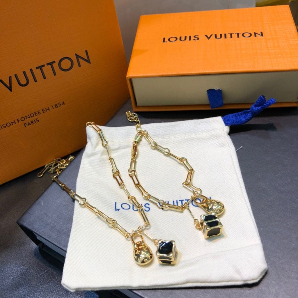 Louis Vuitton Dinosaur Egg Vintage 18K Gold Bracelet