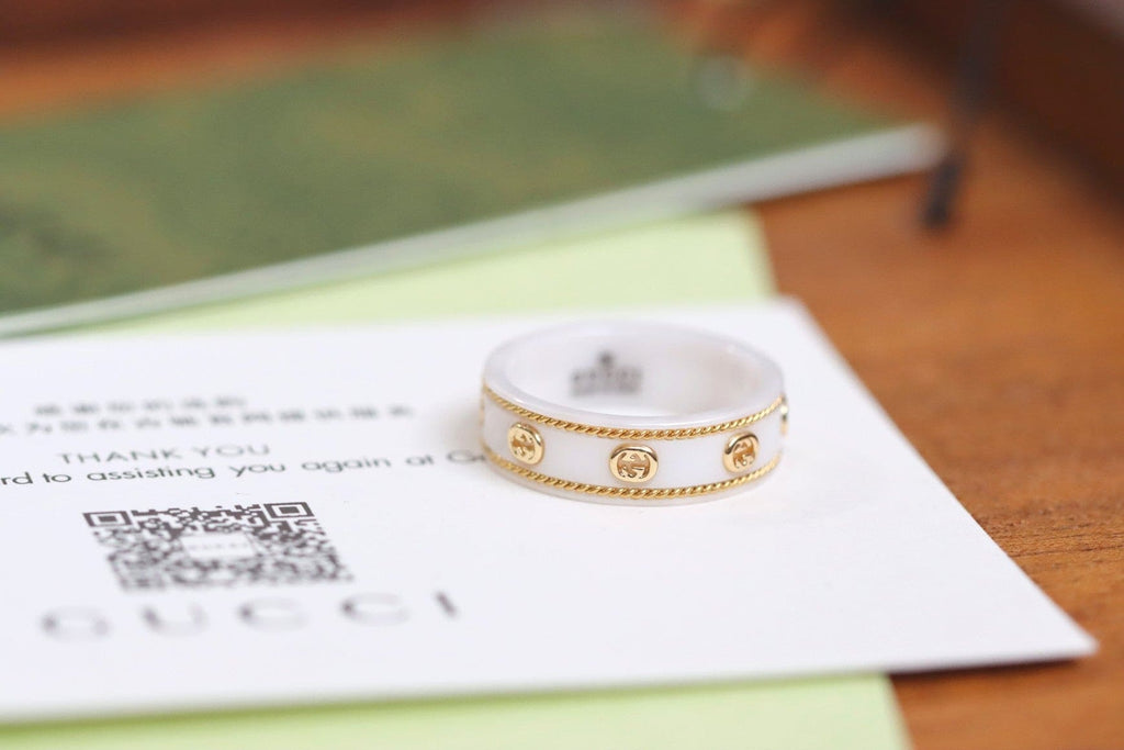 Gucci Double Interlocking Gucci Icon White Zirconia 18K Gold Ring