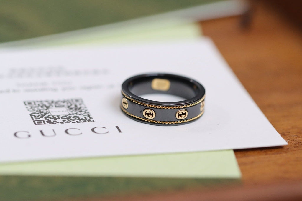 Gucci Double Interlocking Gucci Icon Black Corundum 18K Gold Ring