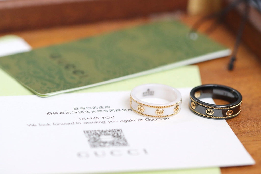 Gucci Double Interlocking Gucci Icon White Zirconia 18K Gold Ring