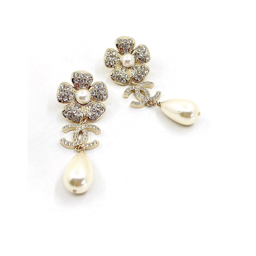 Chanel Pearl Flowers 18K Gold Earrings