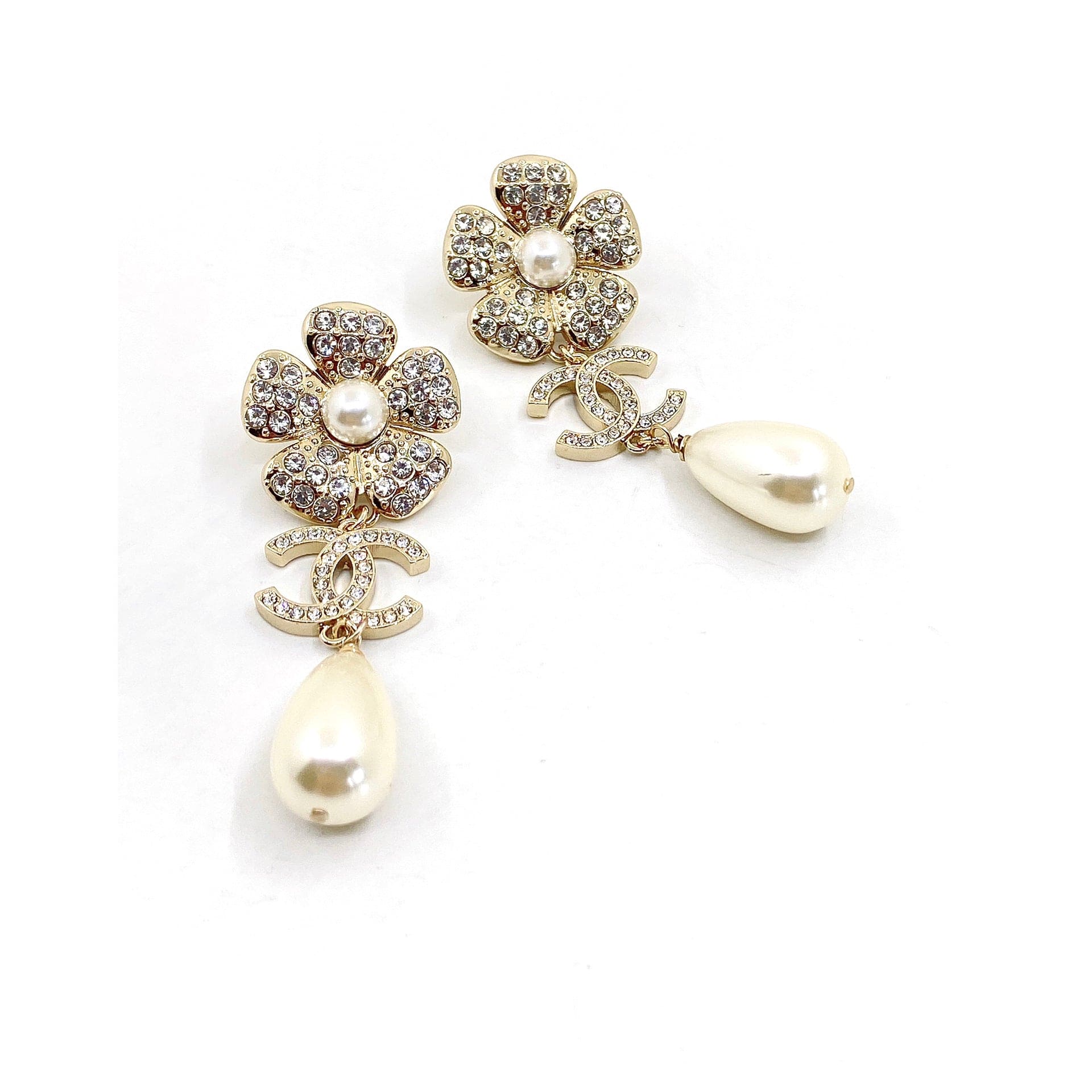 Chanel Pearl Flowers 18K Gold Earrings