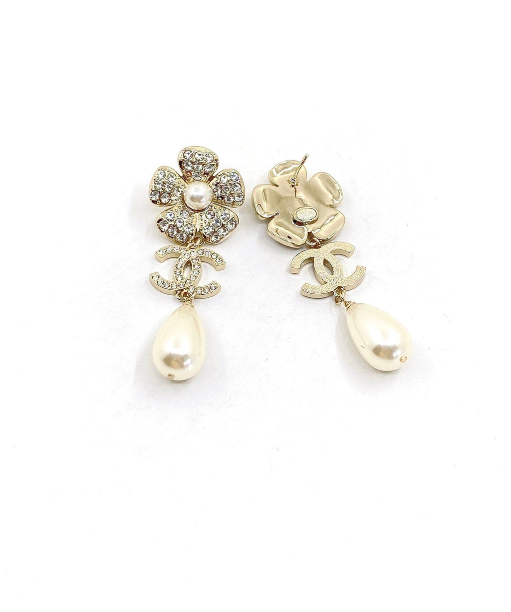 Chanel Pearl Flowers 18K Gold Earrings
