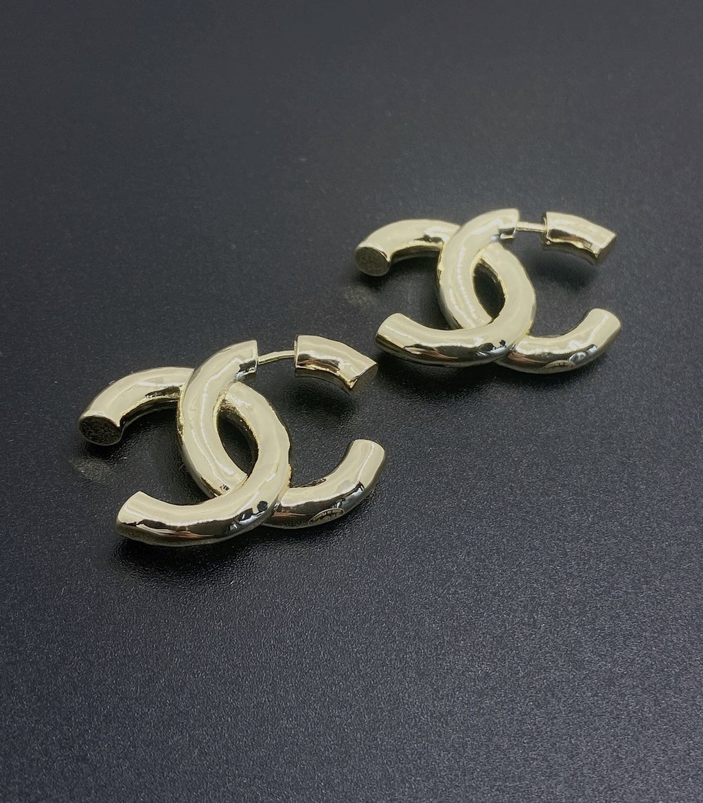 Chanel Gold 18K Gold Earrings