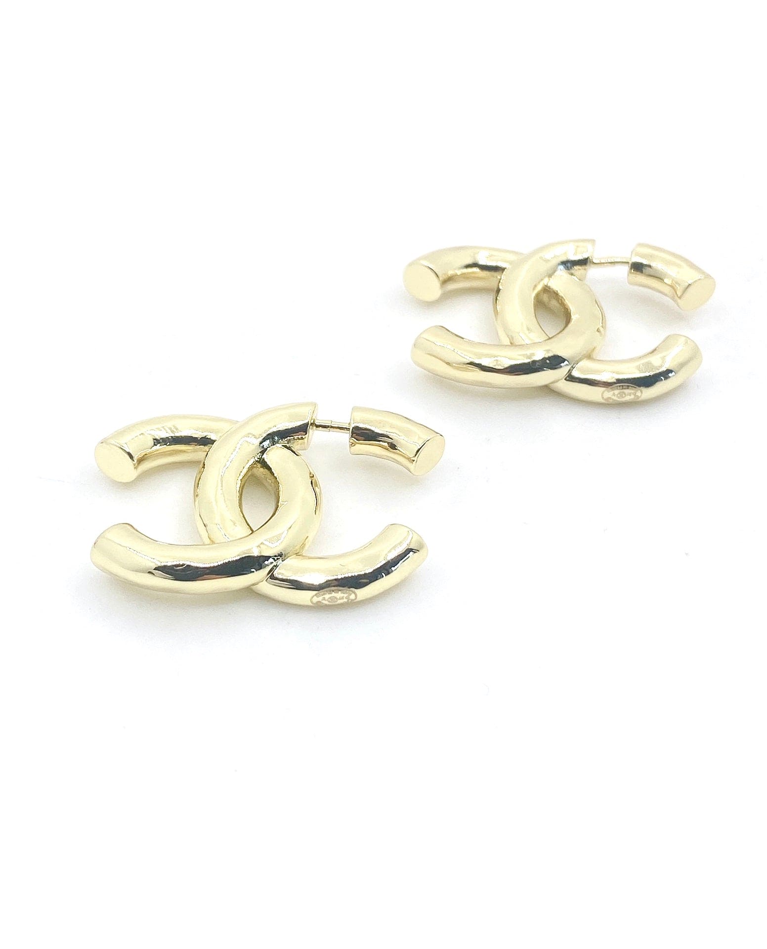 Chanel Gold 18K Gold Earrings