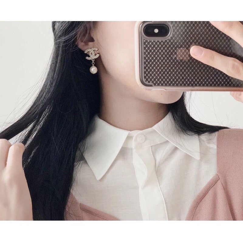 Chanel Pearls 18K Gold Earrings