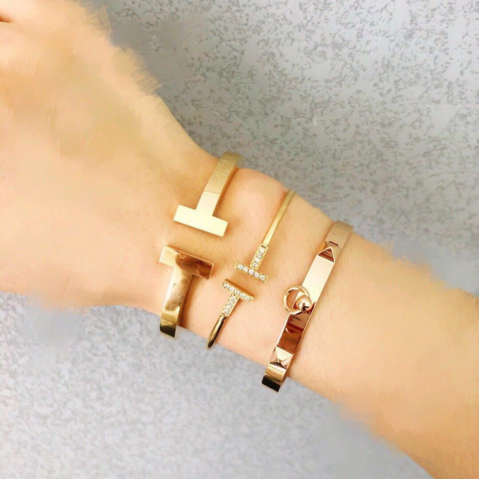 Hermes Collier De Chien 18K Gold Bracelet