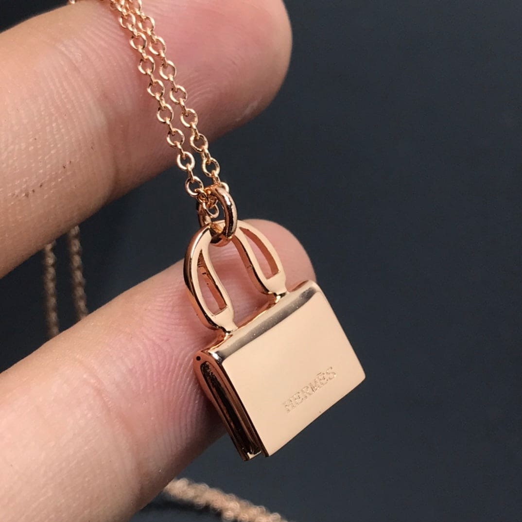 Hermes Amulettes Kelly Black Diamonds 18K Gold Necklace