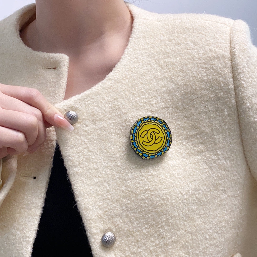 Chanel Color 18K Gold Brooch